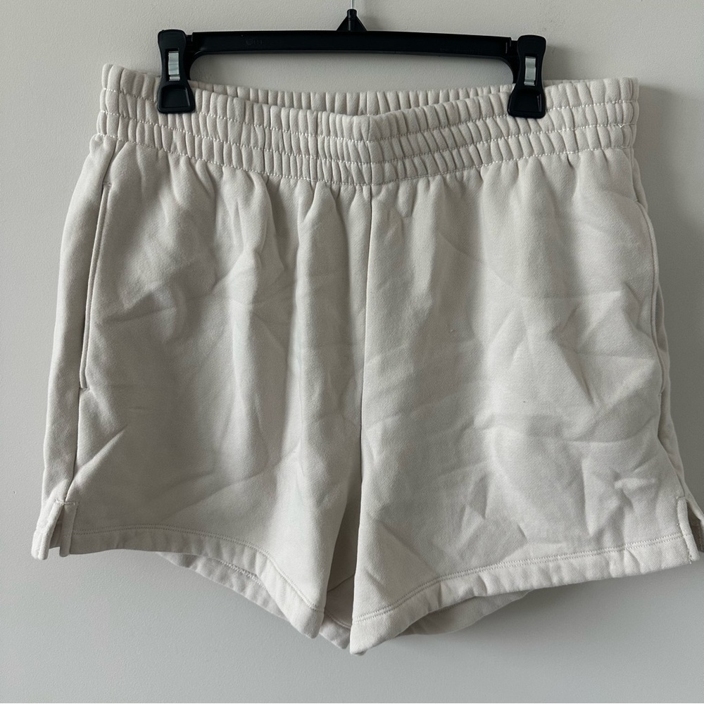 Abercrombie & Fitch Cream Women's Shorts - Picture 2 of 4